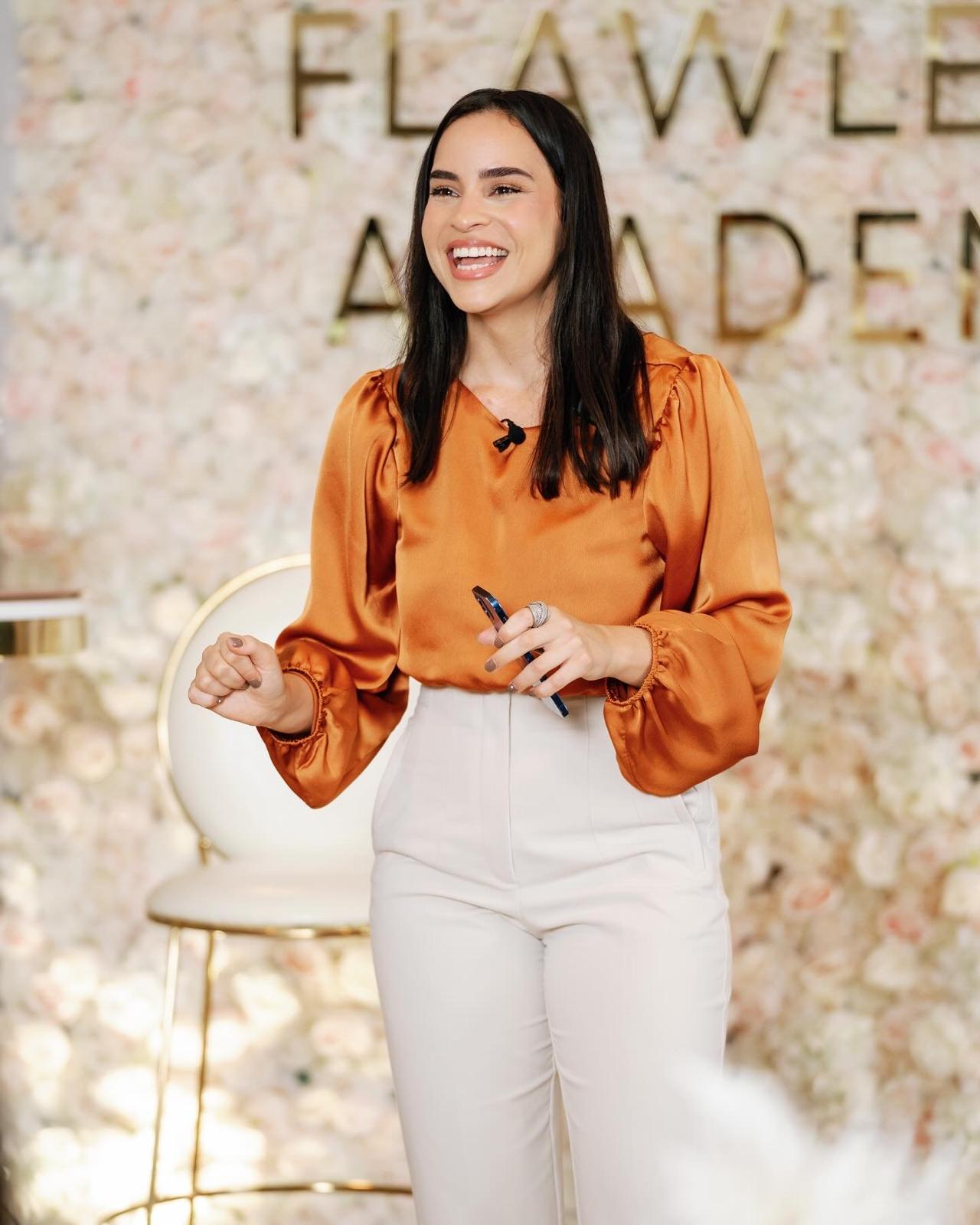 Delmaris Yambó facilitando un evento corporativo